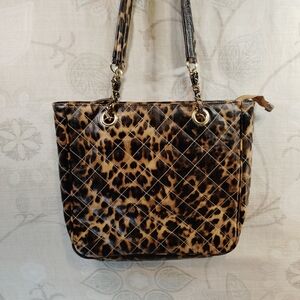 Chic Leopard Print Quilted Tote